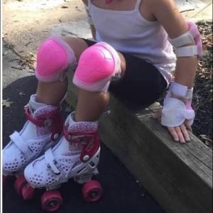 🌸Girls 12-2 (toddler) Adjustable Roller Skates & 2 sets of pads - Great Cond!!